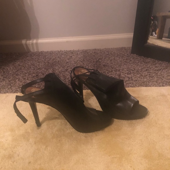Vince Camuto Peep Toe Heel - Picture 2 of 7